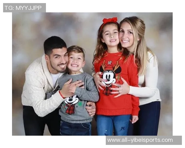 苏亚雷斯社交媒体分享全家福庆祝妻子生日表达骄傲与爱意 苏亚雷斯社交媒体分享全家福庆祝妻子生日表达骄傲与爱意