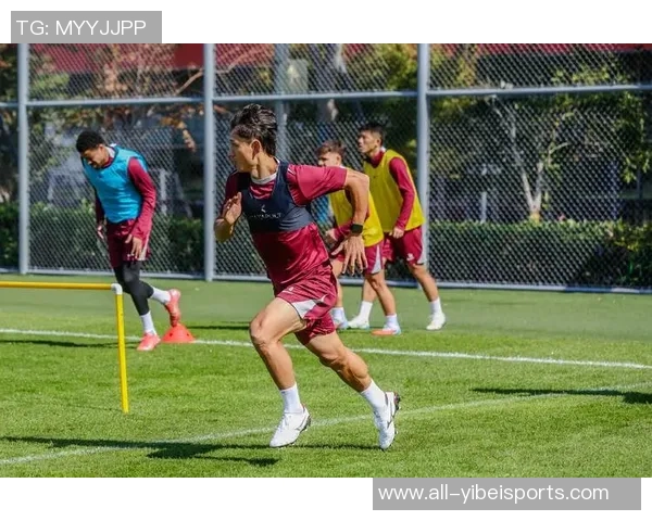 上海海港全力备战新赛季加布里埃尔回归训练场积极恢复状态