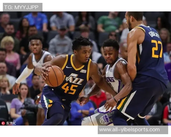 前爵士双煞戈贝尔米切尔赛场趣味互动赌现金引发球迷热议